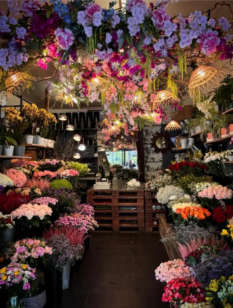 L'allée fleurie de la boutique Fleurs d'Italie, Paris 13e
